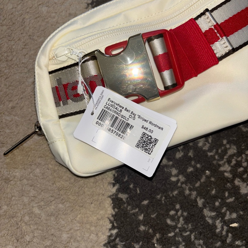 Lululemon Cream Belt Bag with Keychain - Picture 5 of 7
